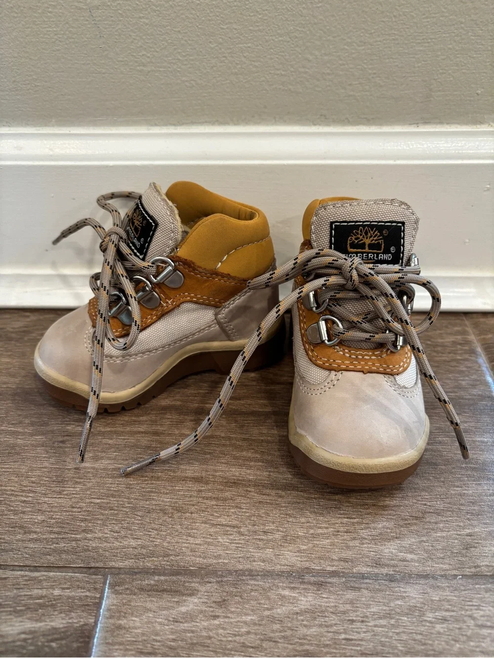 Timberland Kids Cream and Tan Outdoor Lace-Up Boots Toddler Size 4.5 Boys Hiking